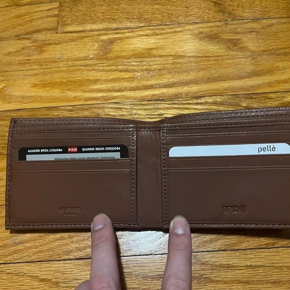 Brown leather wallet - Picture 2 of 2
